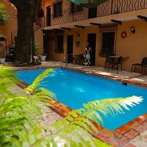 Habitación, desayuno, jacuzzi y piscina